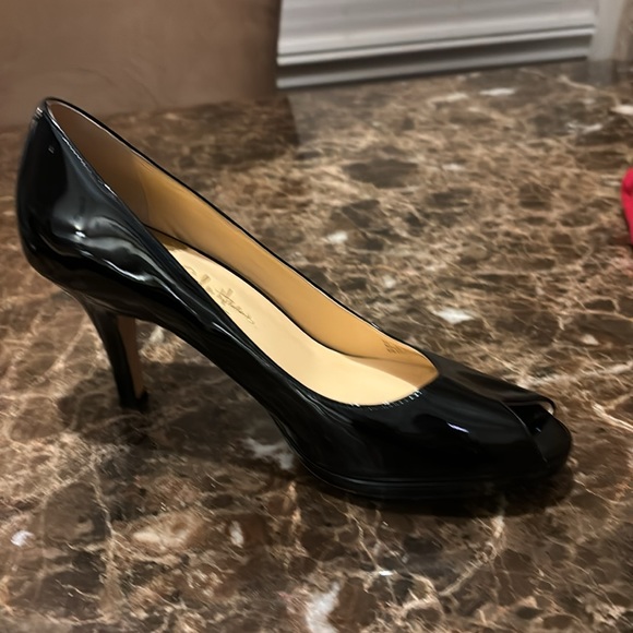 Cole Haan peep toe black Patton pumps with red cloth bag. Size 8 1/2 B. - Picture 2 of 4